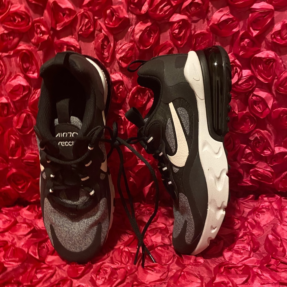 Big Kids' Shoe Nike Air Max 270 React